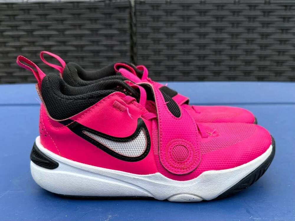 Nike Team Hustle D11 Size 2Y Pink Basketball Shoes